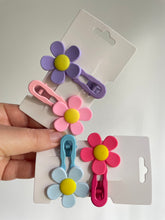 Large Daisy Clips