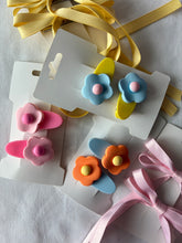 Daisy Pop Hair Clips