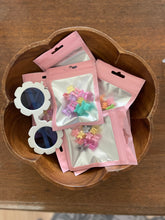 90’s Flower Mini Claw Clips